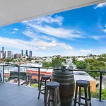 Montague Metropolitan - Brisbane Cityscape Oasis